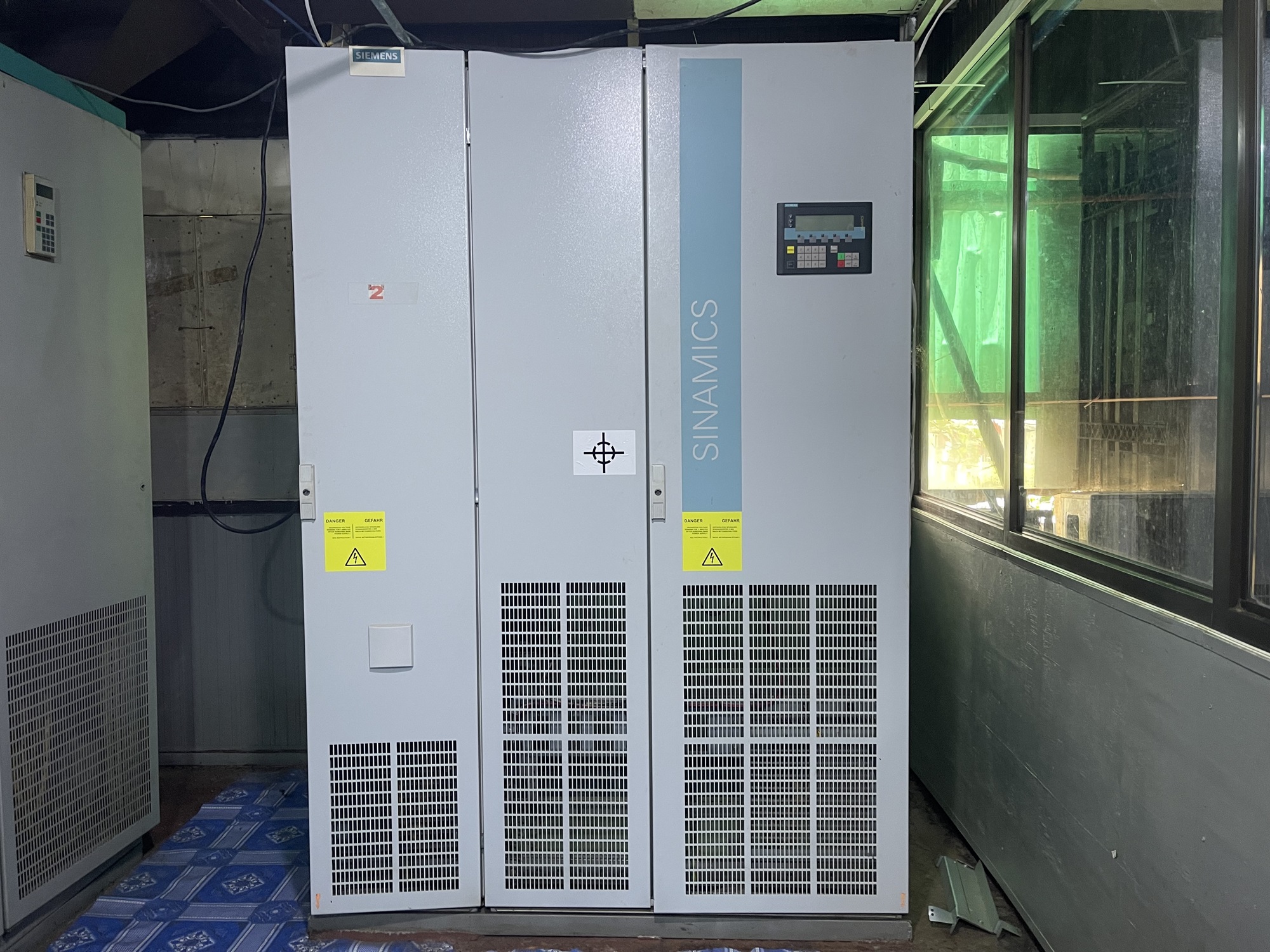 Siemens 6SL3710-7LE32-6AA3-Z SINAMICS S150 converter cabinet unit